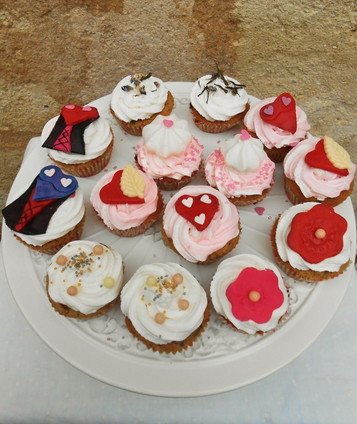 kathy-kolibry-cupcakes-inspiration-burlesque-700x831.jpg